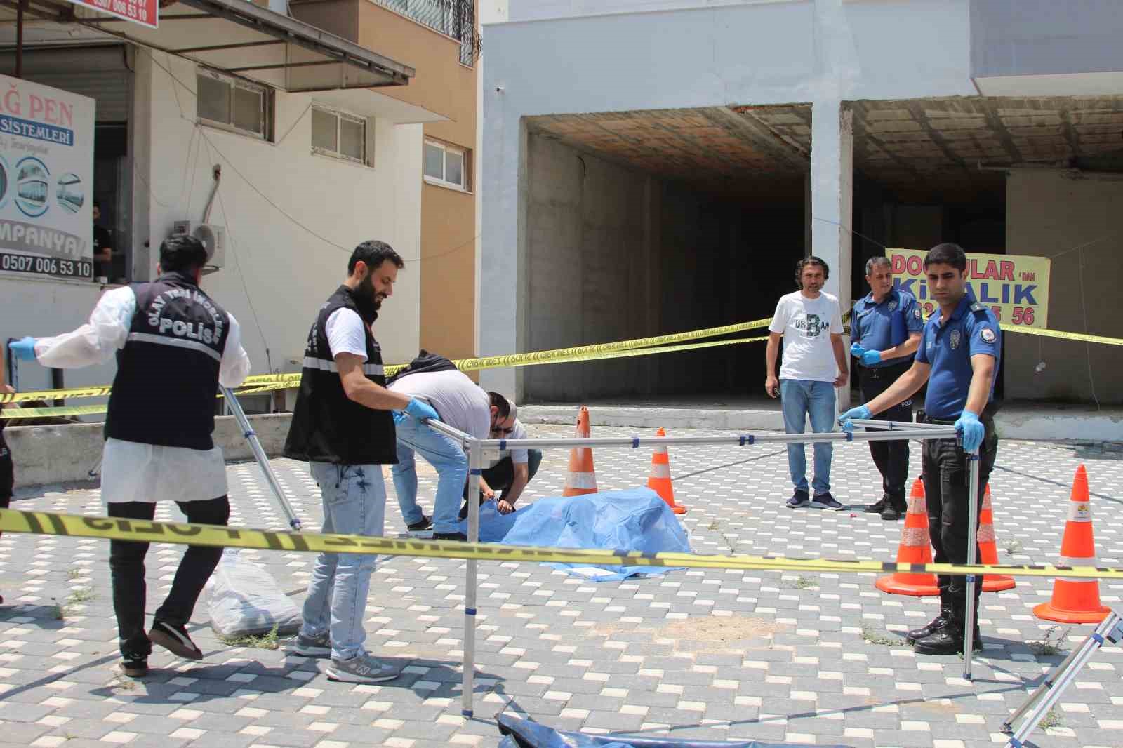 Emekli polis, bıçakla saldıran oğlunu öldürdü
