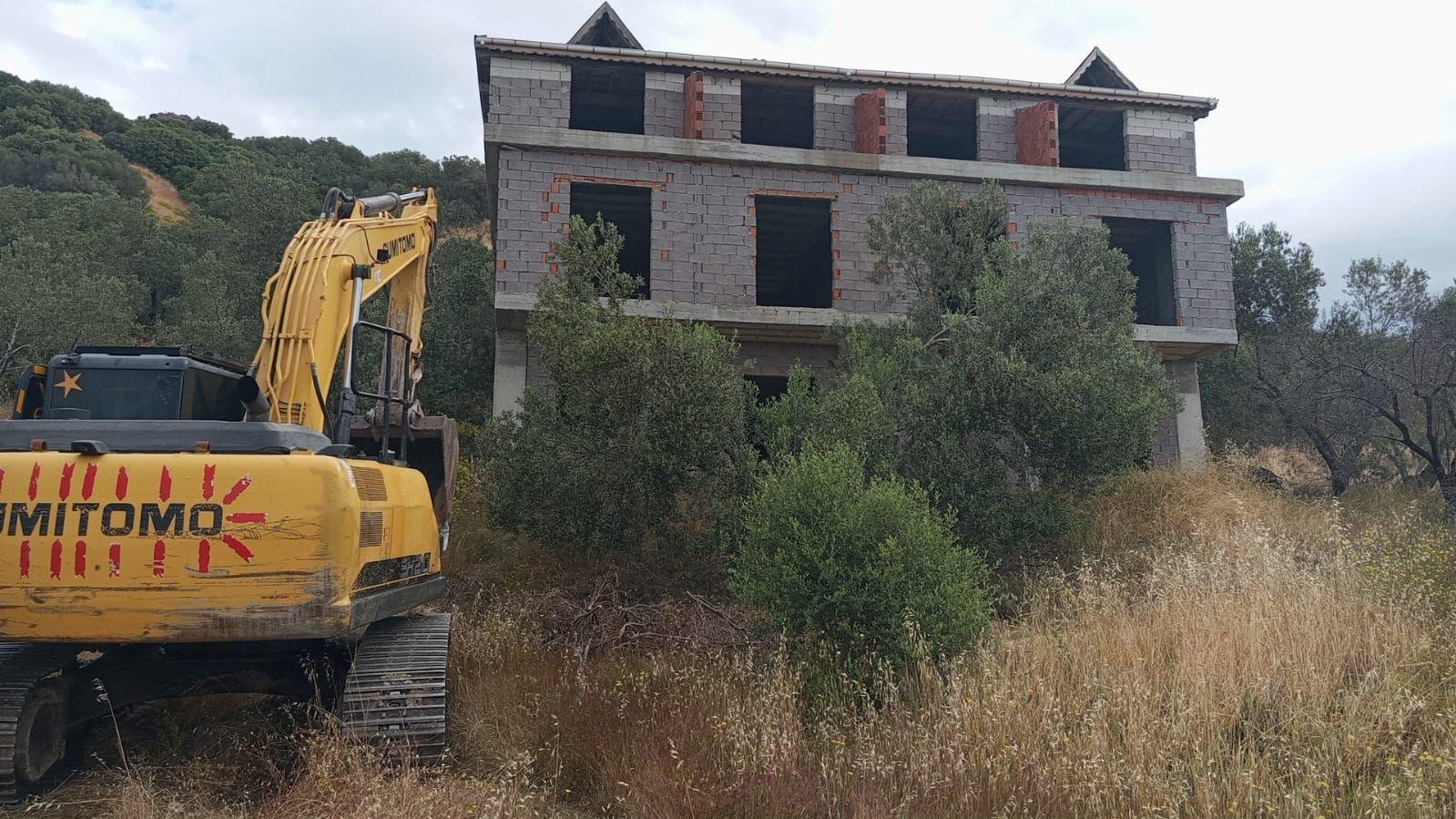 Çanakkale’de 11 kaçak yapı yıkıldı