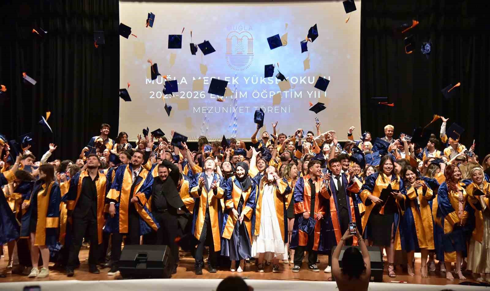 Muğla MYO’da mezuniyet sevinci