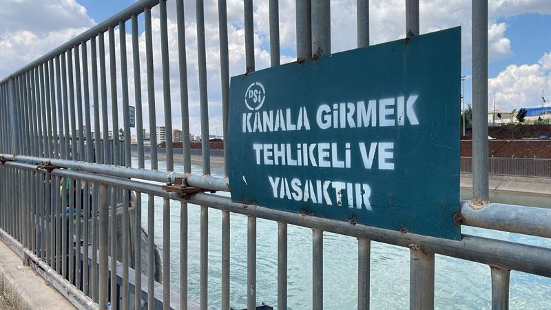 Şanlıurfa'da sulama kanalları, göl ve göletlerle girmek yasaklandıŞanlıurfa'da artan boğulma vakalarının önüne geçmek için kent genelindeki sulama kanalları, barajlar, göl ve göletler başta olmak üzere tüm su kaynaklarında suya girilmesi yasaklandı.