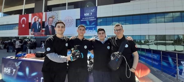 Burhaniyeli öğrencilerden robot yarışmasında önemli başarı