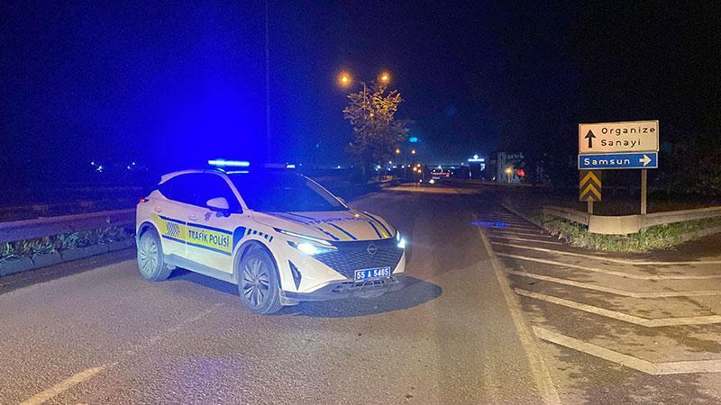 Tüfekle açılan ateş sonucu oluşan kimyasal sızıntıdan 6 polis etkilendiSamsun’un Tekkeköy ilçesinde tüfekle açılan ateş sonucu kimyasal sızıntıdan etkilenen 6 polis, hastaneye kaldırıldı. 1 kilometrelik alanı kapsayan bölgeye girişler kapatıldı.