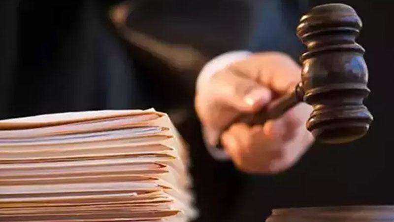 İBB davasında görevli jandarmalara soruşturmaİBB'ye yönelik 'yolsuzluk' davasının duruşmasında salonda pankart açılmasına ilişkin görevli bir kısım jandarma personeli hakkında idari soruşturma başlatıldı.