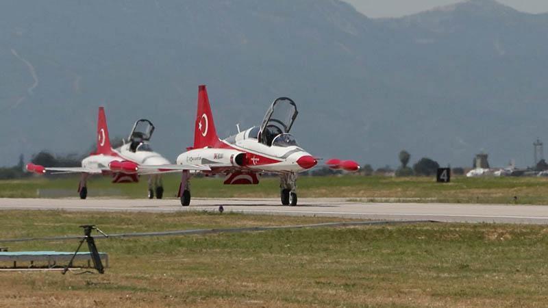 Gençlik ve Havacılık Festivali'nin prova uçuşları yapıldıTürk Hava Kuvvetleri’nin 115’inci kuruluş yıl dönümü kapsamında İzmir’de 6-7 Haziran'da düzenlenecek olan Gençlik ve Havacılık Festivali'nin prova uçuşları gerçekleştirildi.