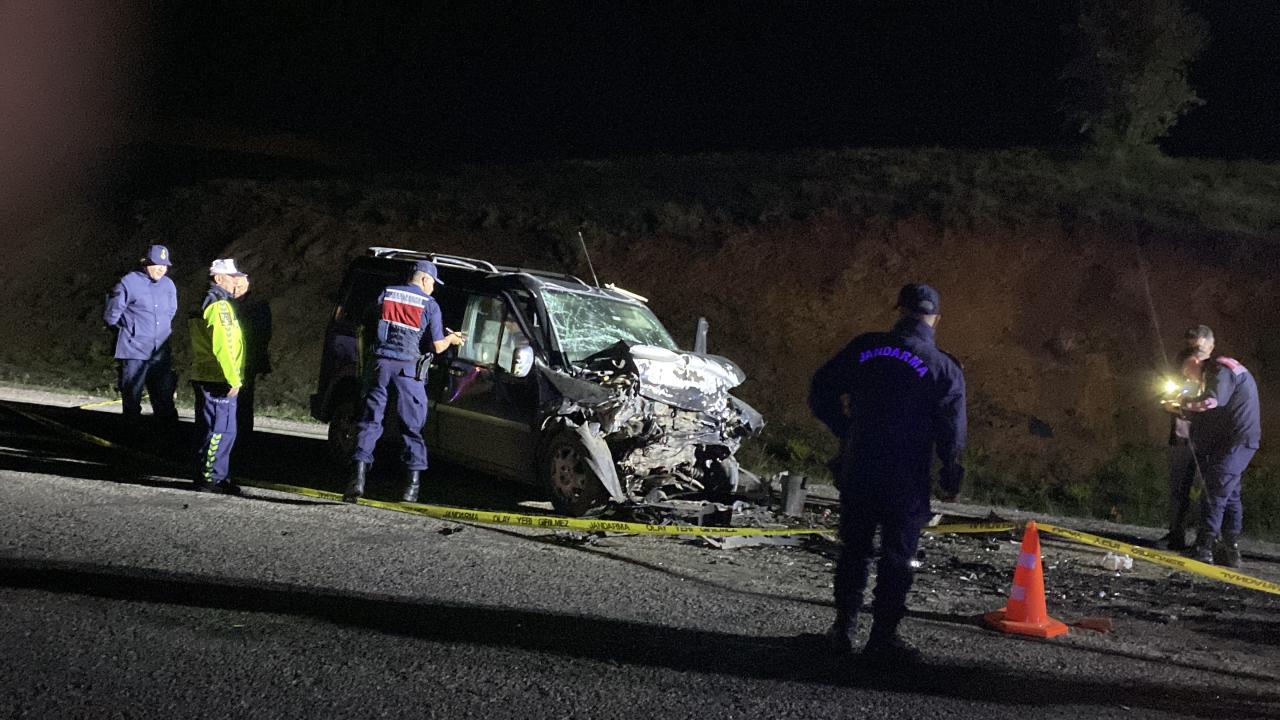 Sivas'taki trafik kazası: 3 ölü, 2 yaralı