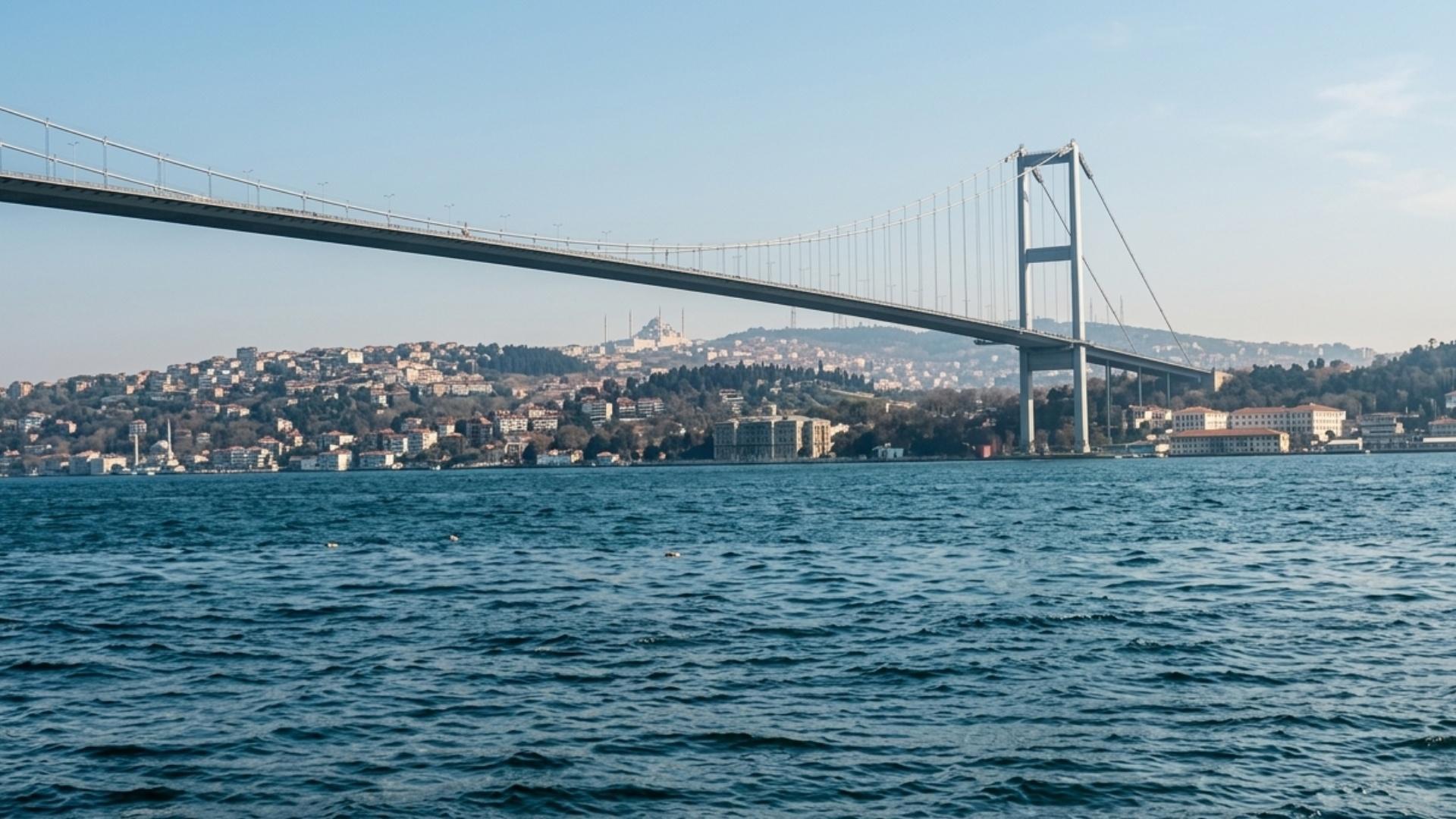 İstanbul Boğazı'nda gemi trafiği çift yönlü askıya alındıİstanbul Boğazı'nda gemi trafiği saat 11.00 sıralarında çift yönlü askıya alındı. Duyuru Kıyı Emniyeti Genel Müdürlüğü internet sitesinden yapıldı.