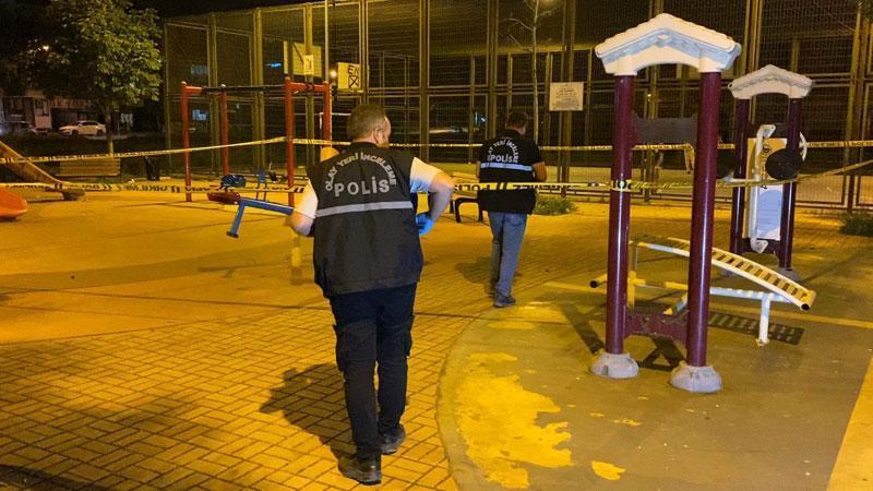 Bursa'da çocuk parkında pompalı tüfekli saldırı: 10 yaralıBursa'nın İnegöl ilçesinde Ö.Ç. (18) ve E.Y.'nin (18) çocuk parkında pompalı tüfekle ateş açılması sonucu 10 kişi yaralandı. Olayın ardından kaçan iki şüpheli, polis ekiplerince yakalandı.