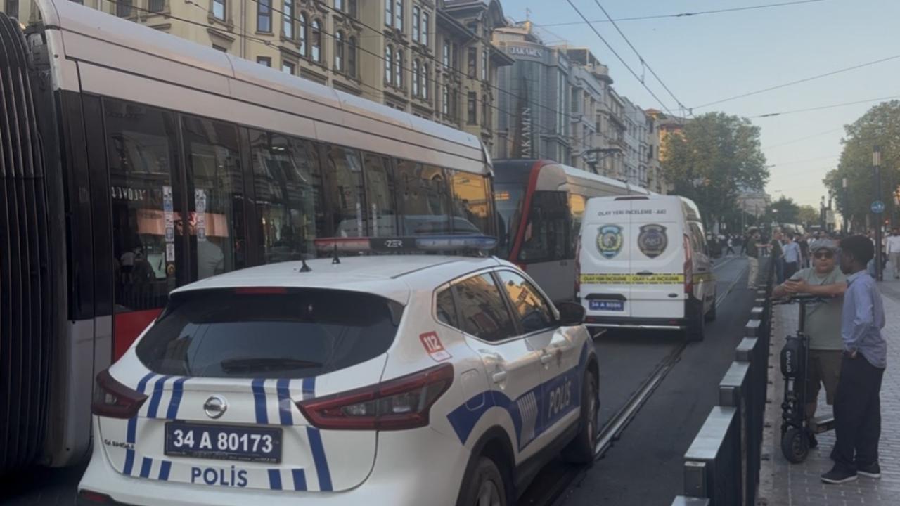 Fatih'te tramvayın altında kalan çocuk hayatını kaybetti