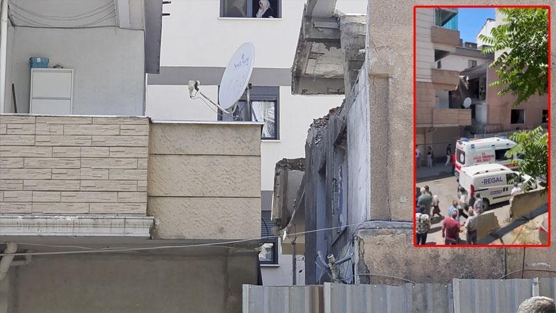 Küçükçekmece'de yıkımı yapılan binada kısmi çökme 1 ölü 2 yaralı; kurtarma anları kamerada
