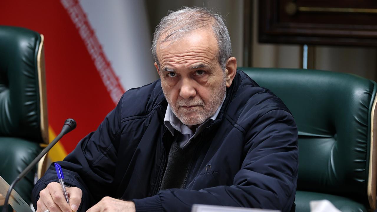 Pezeşkiyan: Hayati altyapıları hedef alma tehdidi çaresizliğin göstergesidir