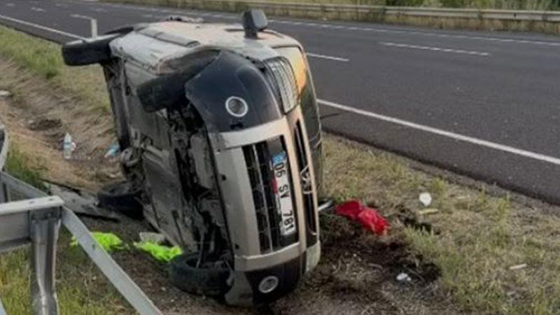 Ankara'da otomobil, refüje çarpıp takla attı: 2 yaralıAnkara’nın Polatlı ilçesinde otomobilin refüje çarpıp, takla atması sonucu 1'i ağır 2 kişi yaralandı.