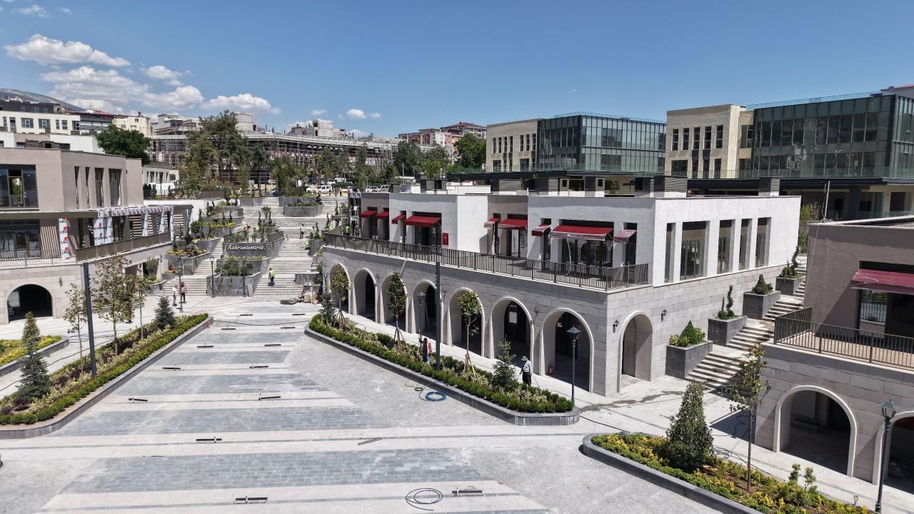 Depremin merkez üssü yeniden ayağa kalktı