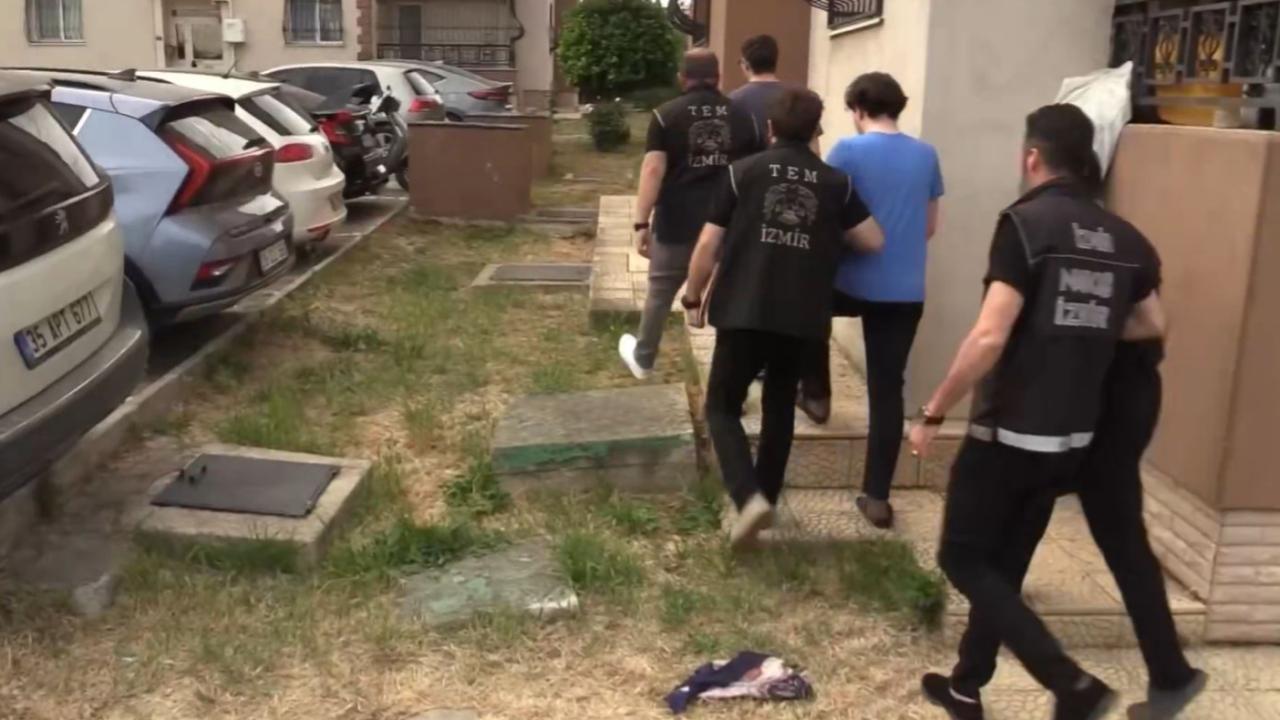 İzmir merkezli FETÖ operasyonu: 80 gözaltı