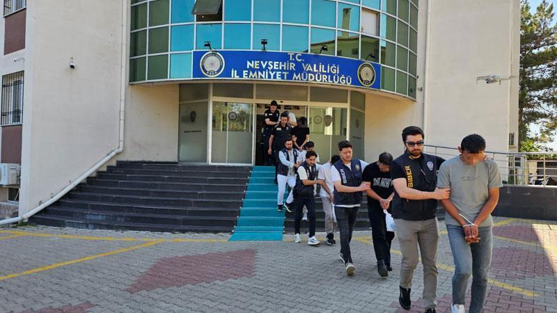Nevşehir merkezli 19 ilde dolandırıcılığa 41 gözaltıNevşehir merkezli 19 ilde, dolandırıcılık operasyonlarında 41 şüpheli yakalandı.