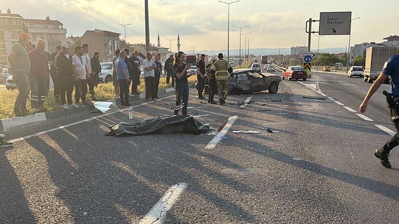 TIR’la çarpışan otomobil takla atıp karşı şeride geçti; 1 ölü, 2 yaralı
